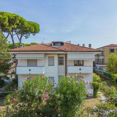 Apartment Dei Fiori By Interhome Lido di Camaiore Exteriér fotografie